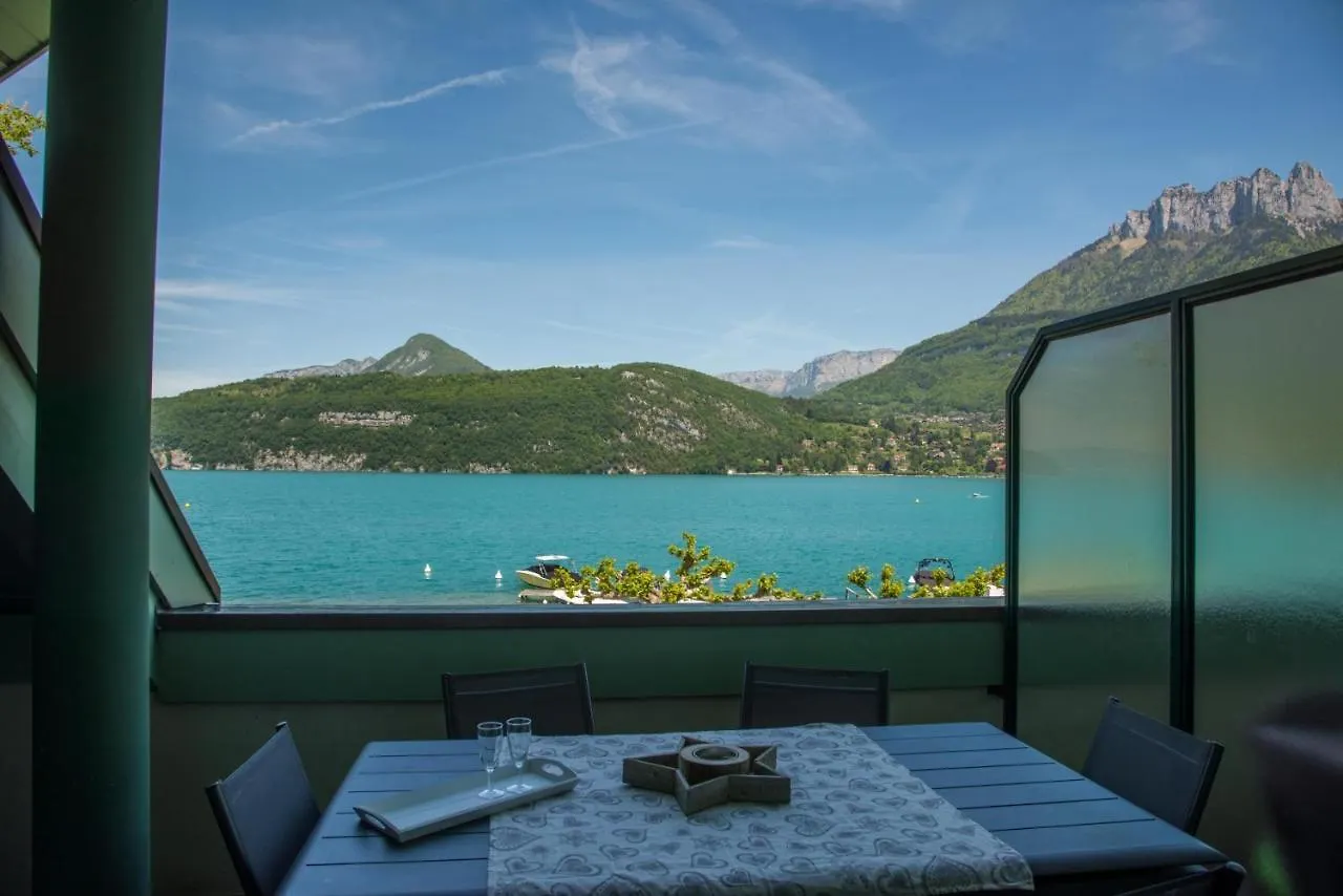 La Baie Des Voiles: Lakefront Apartments on Annecy Duingt France