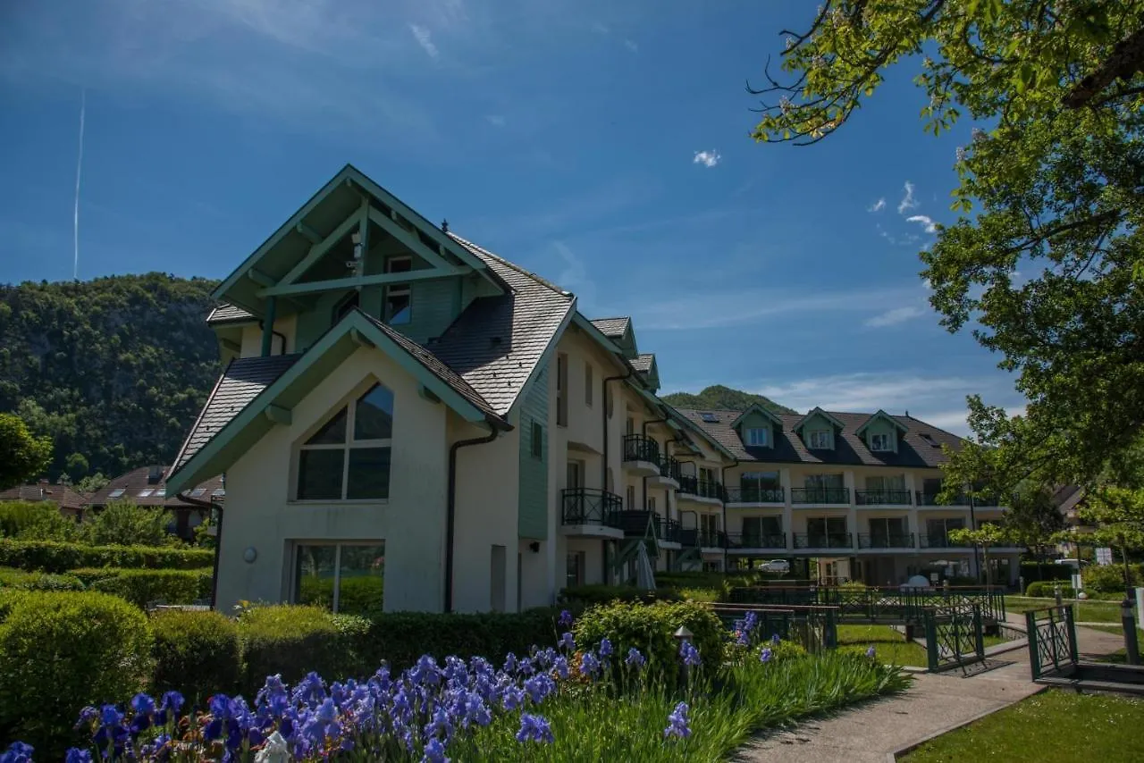 La Baie Des Voiles: Lakefront Apartments on Annecy Duingt