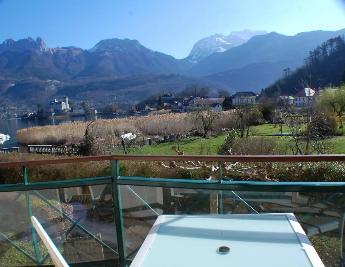La Baie Des Voiles: Lakefront Apartments on Annecy Duingt