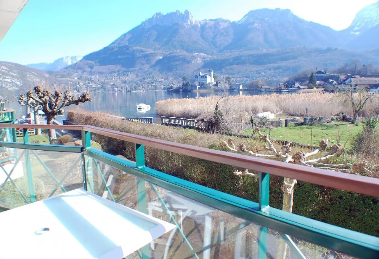 La Baie Des Voiles: Lakefront Apartments on Annecy Duingt