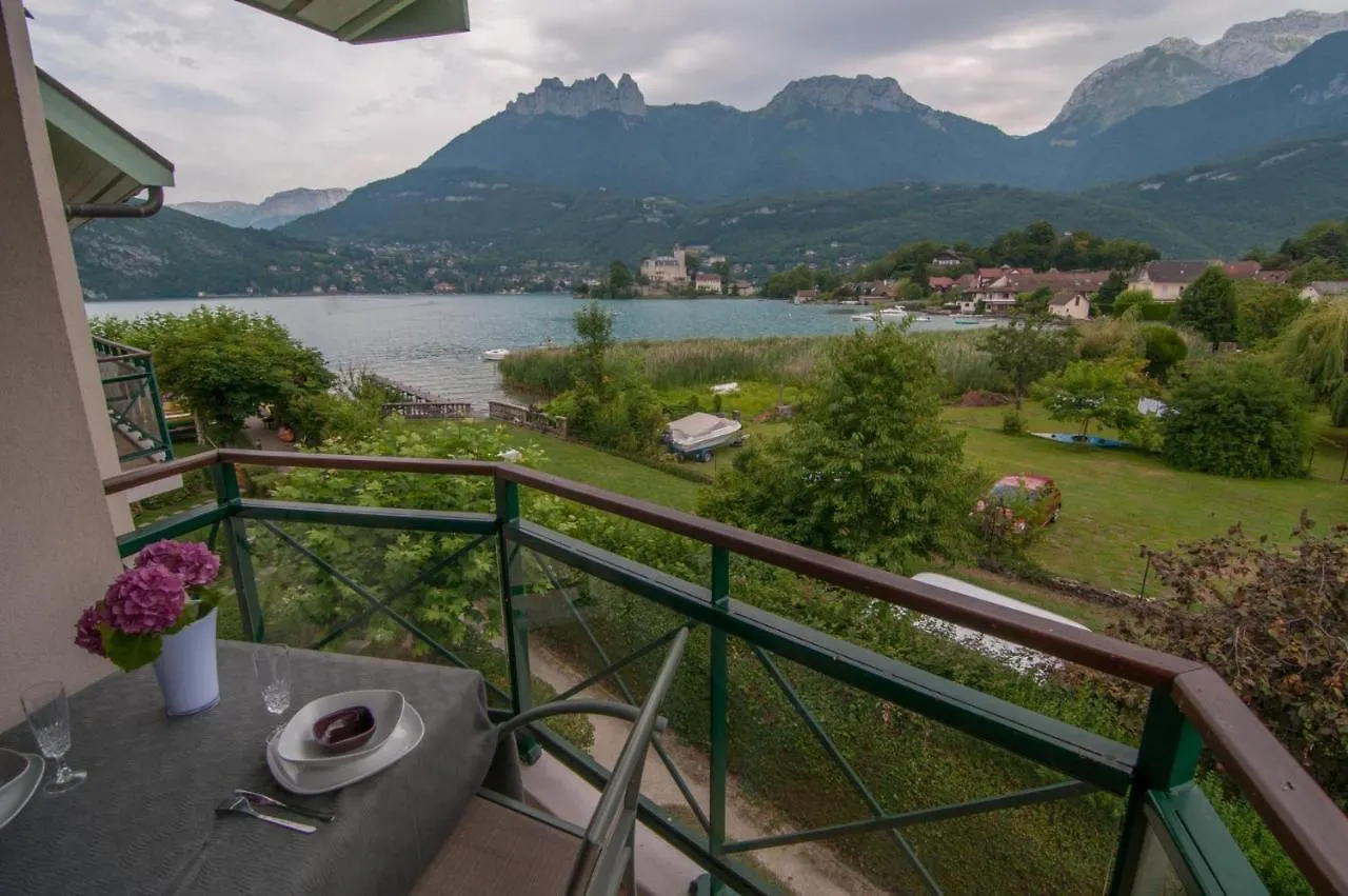La Baie Des Voiles: Lakefront Apartments on Annecy Duingt France