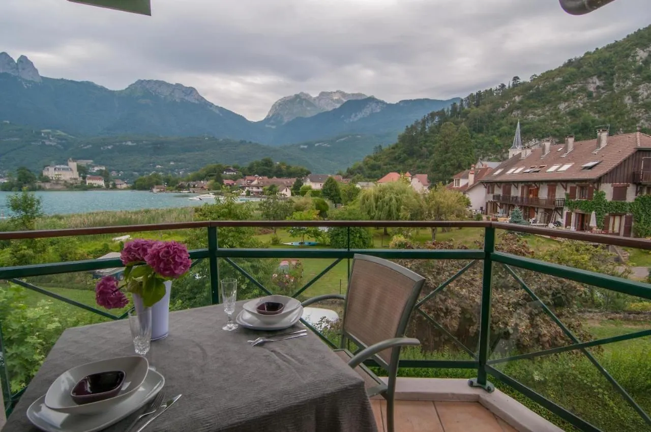 La Baie Des Voiles: Lakefront Apartments on Annecy Duingt