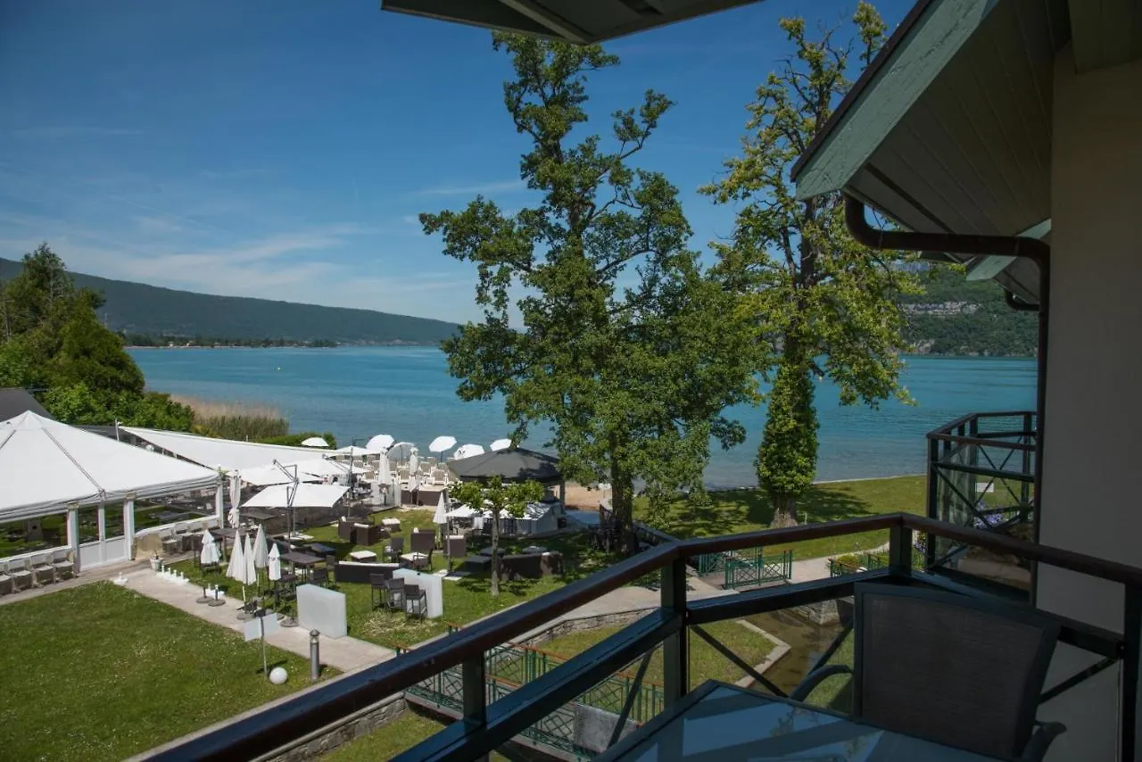 La Baie Des Voiles: Lakefront Apartments on Annecy Duingt France