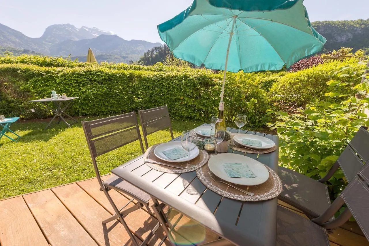 La Baie Des Voiles: Lakefront Apartments on Annecy Duingt