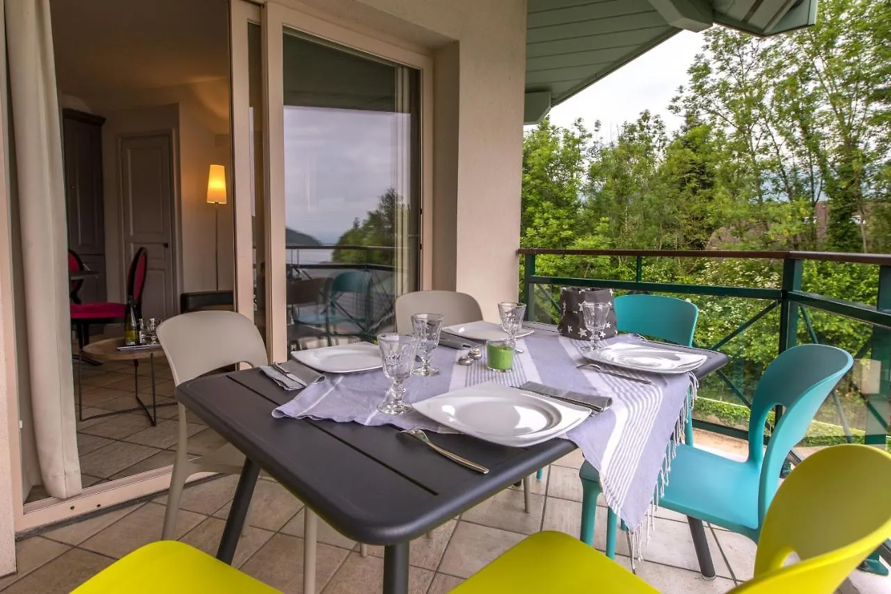 La Baie Des Voiles: Lakefront Apartments on Annecy Duingt