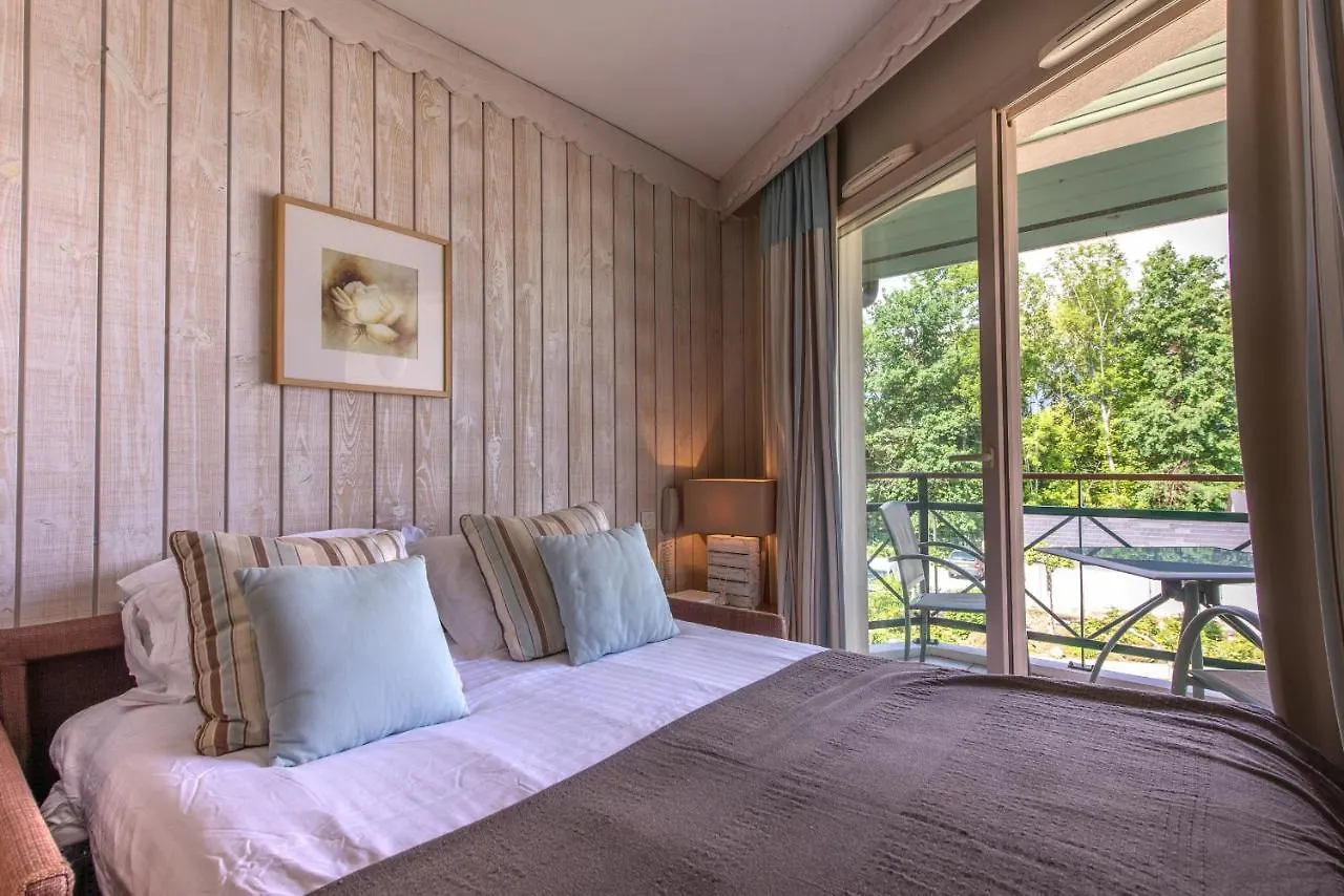 La Baie Des Voiles: Lakefront Apartments on Annecy Duingt France