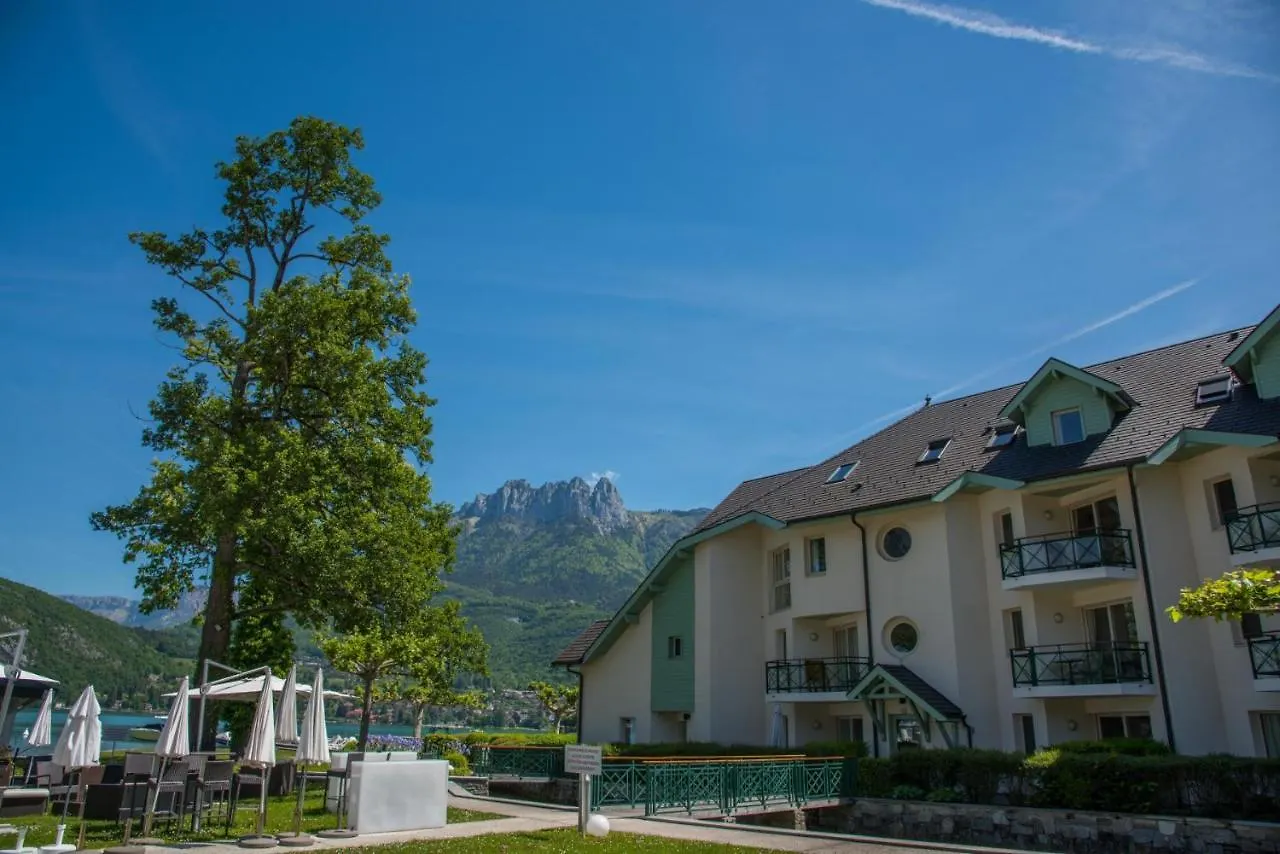 La Baie Des Voiles: Lakefront Apartments on Annecy Duingt