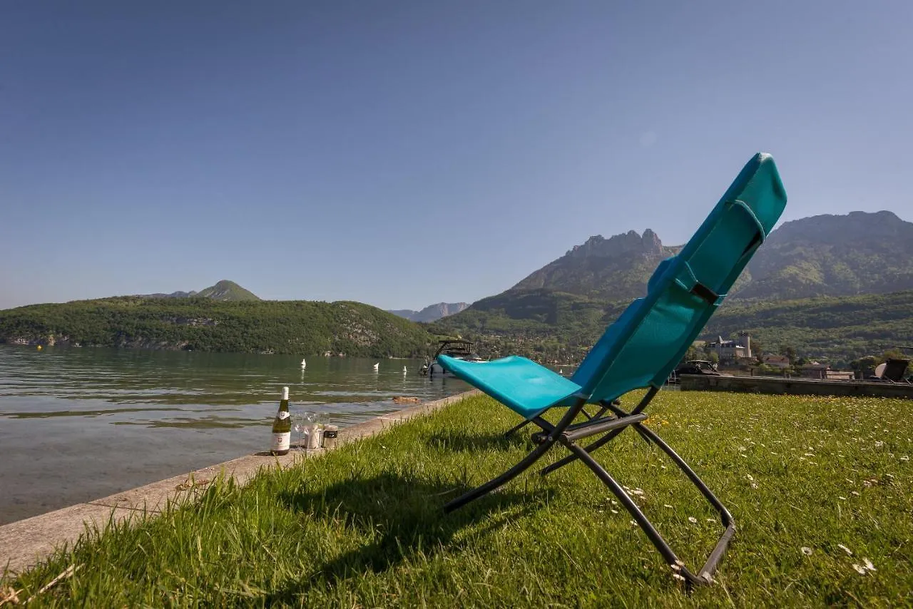 La Baie Des Voiles: Lakefront Apartments on Annecy Duingt