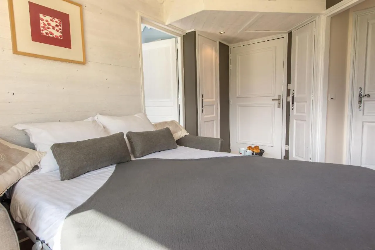 La Baie Des Voiles, Feet In The Crystal Waters, 9 Apts From Studio To Duplex By Lla Selections Duingt 0*,