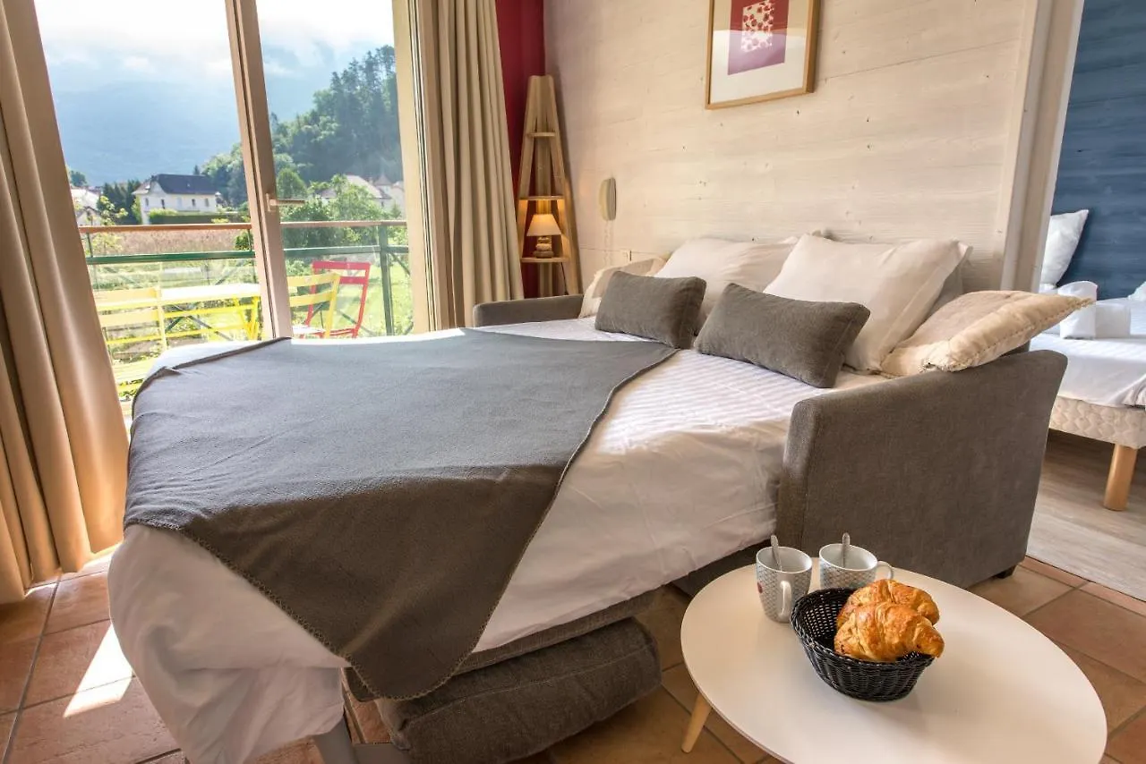 La Baie Des Voiles: Lakefront Apartments on Annecy Duingt