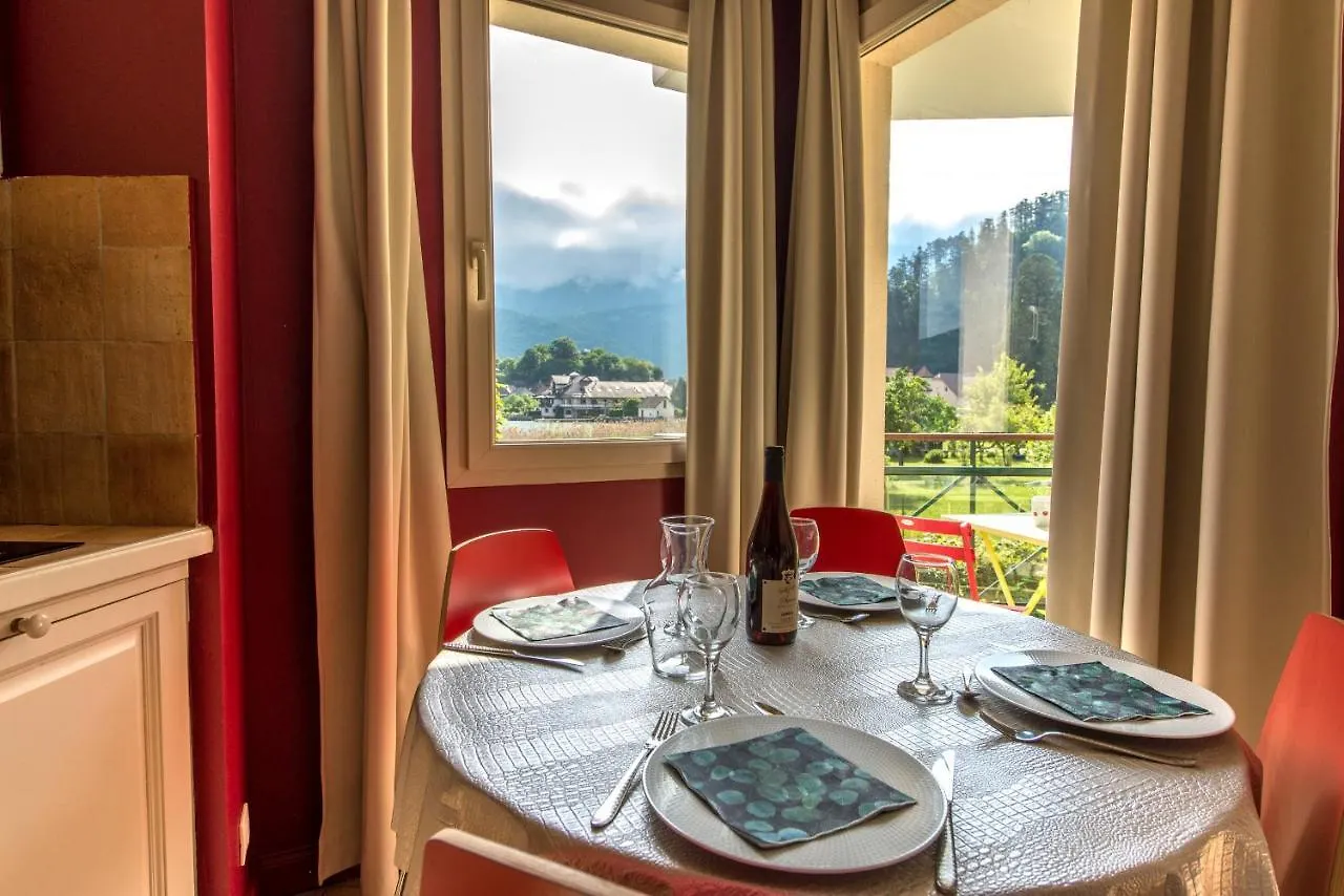 La Baie Des Voiles: Lakefront Apartments on Annecy Duingt