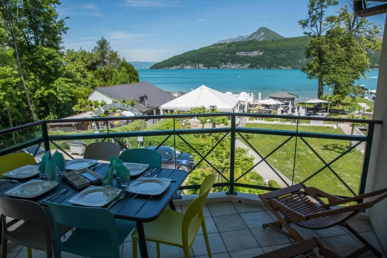 La Baie Des Voiles, Feet In The Crystal Waters, 9 Apts From Studio To Duplex By Lla Selections Duingt