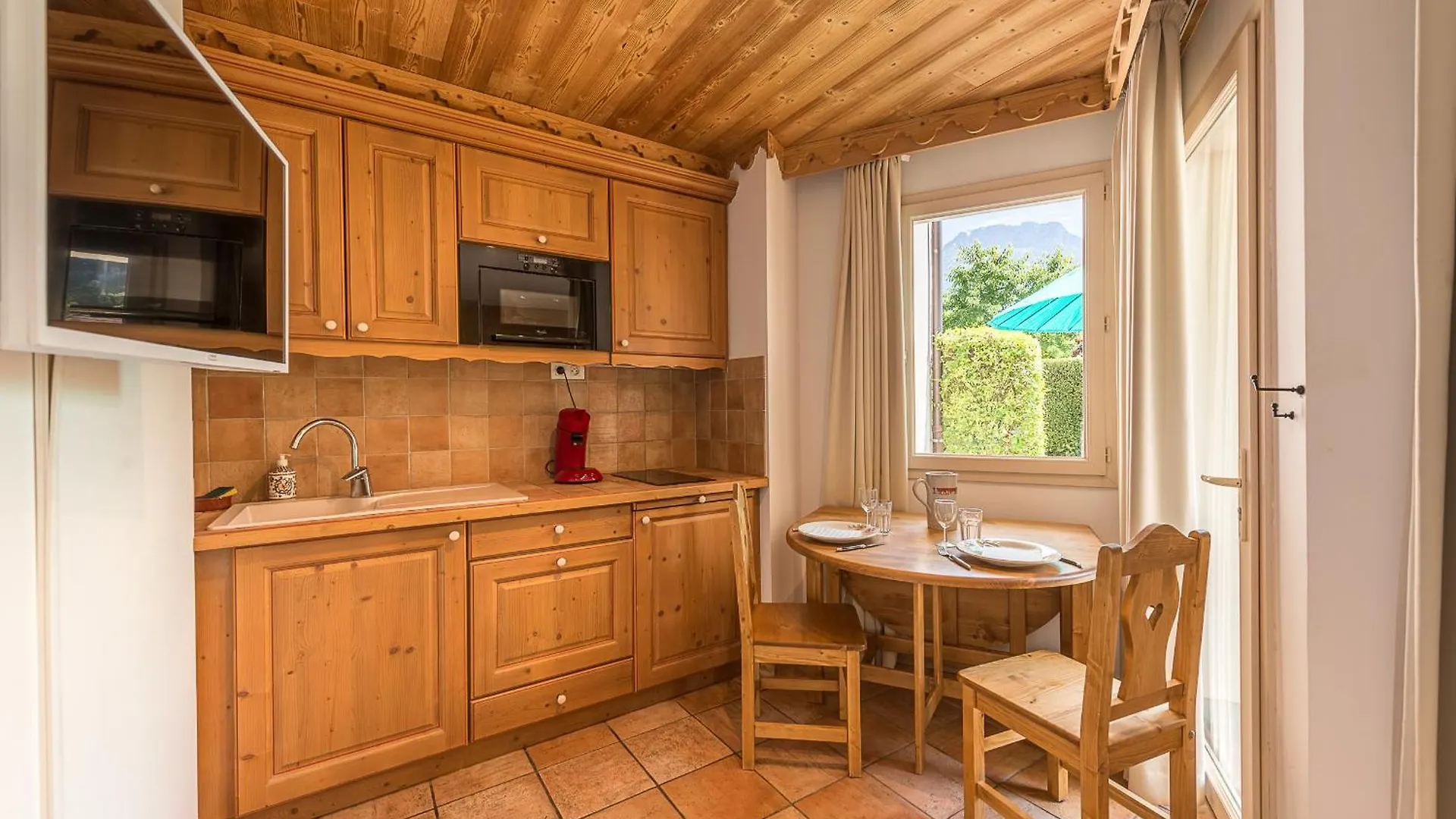 La Baie Des Voiles: Lakefront Apartments on Annecy Duingt 0*,